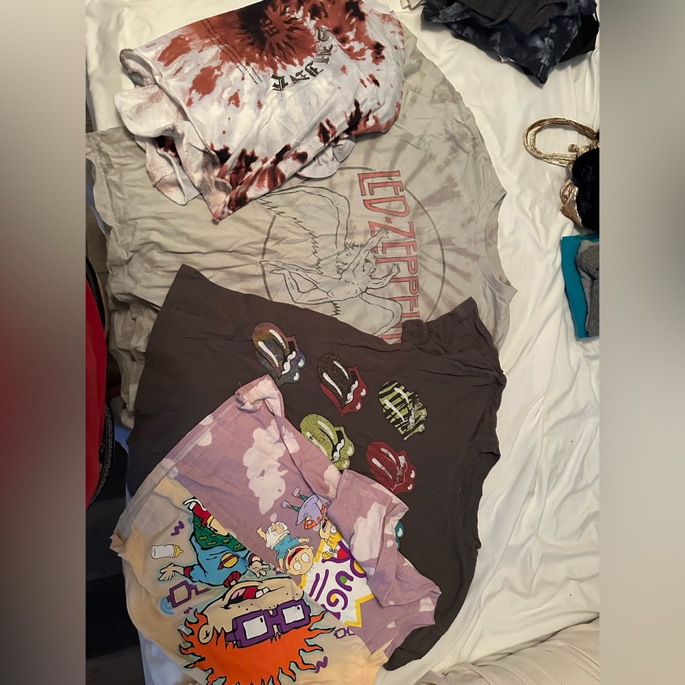 T-Shirts - Picture 1 of 3